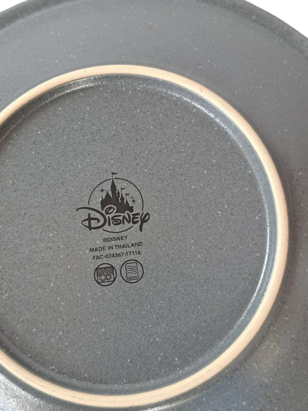 DISNEY PARKS SILHOUETTE LOGO ICON GRAY 8